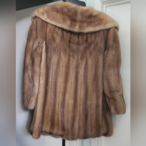VINTAGE Genuine mink jacket from Hopper Furs St. Louis, MO. Soft and beautiful! - Picture 2 of 12